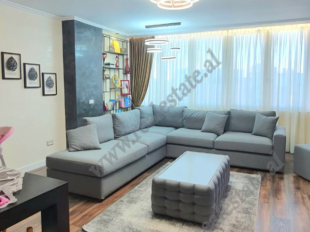 Apartament 2+1 per shitje ne rrugen Ali Visha ne Tirane.
Shtepia pozicionet ne katin e gjashte dhe 